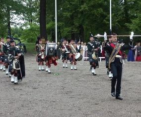 the Thistle Pipe Band parad